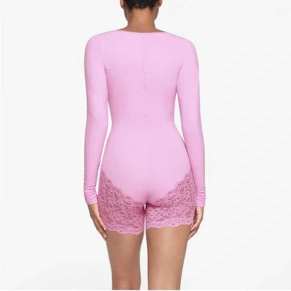 NWT Skims Fits Everybody Lace Long Sleeve Onesie Pink Medium - Picture 4 of 5